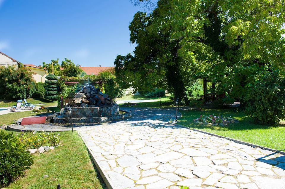 Pensiunea Eden Caransebeş Esterno foto